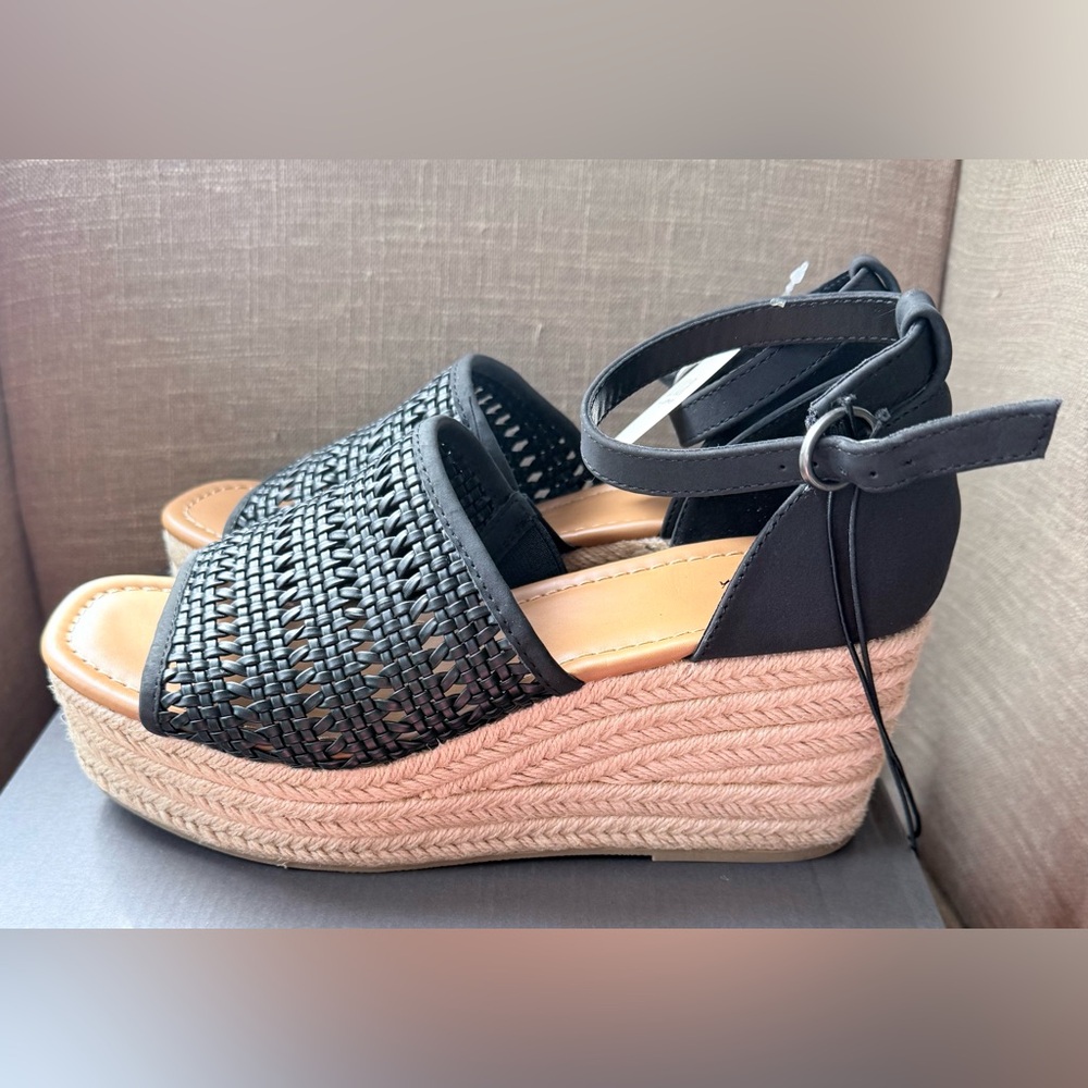 Elegant Black Woven Wedge Sandals